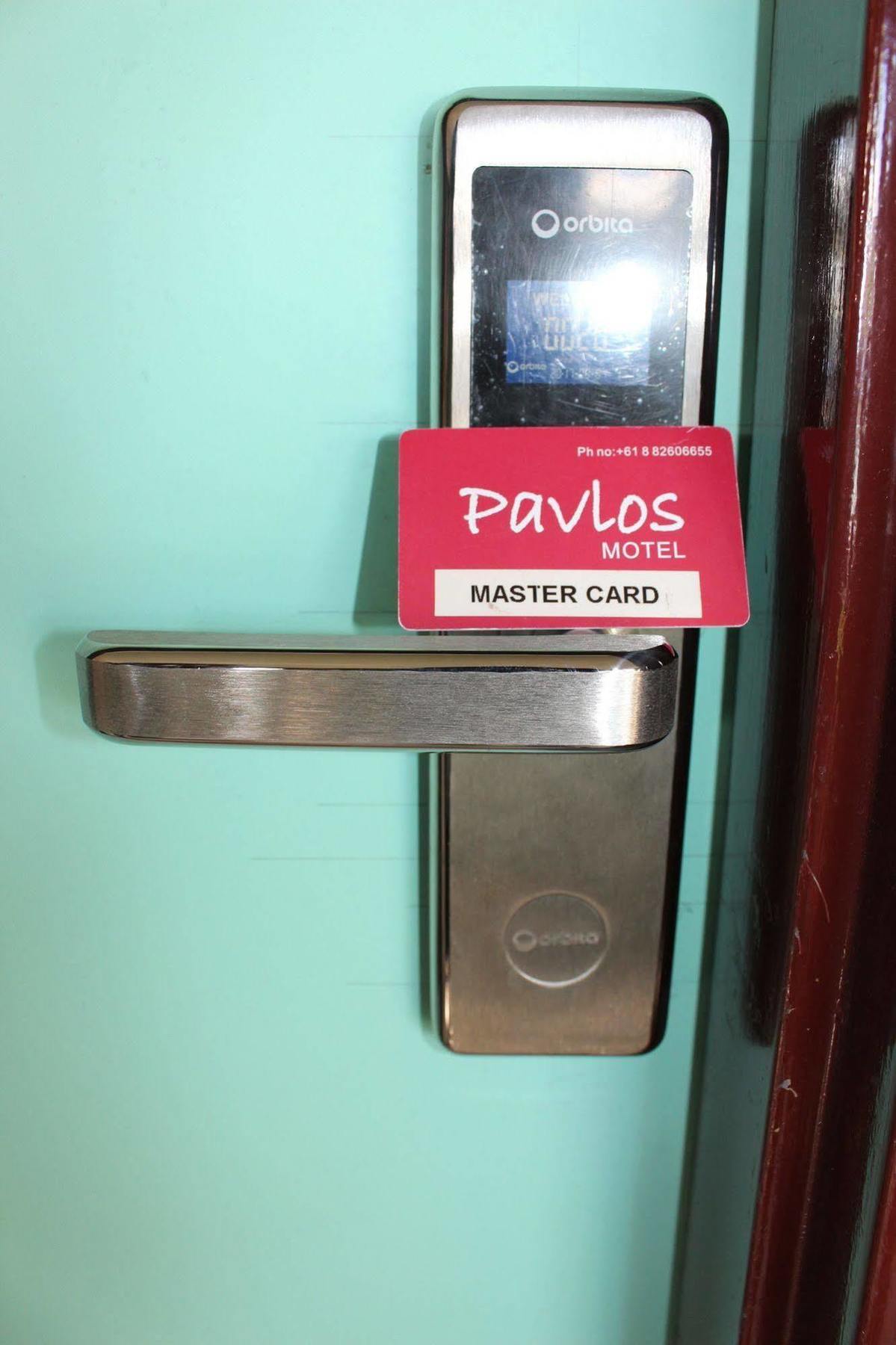 Pavlos 3*